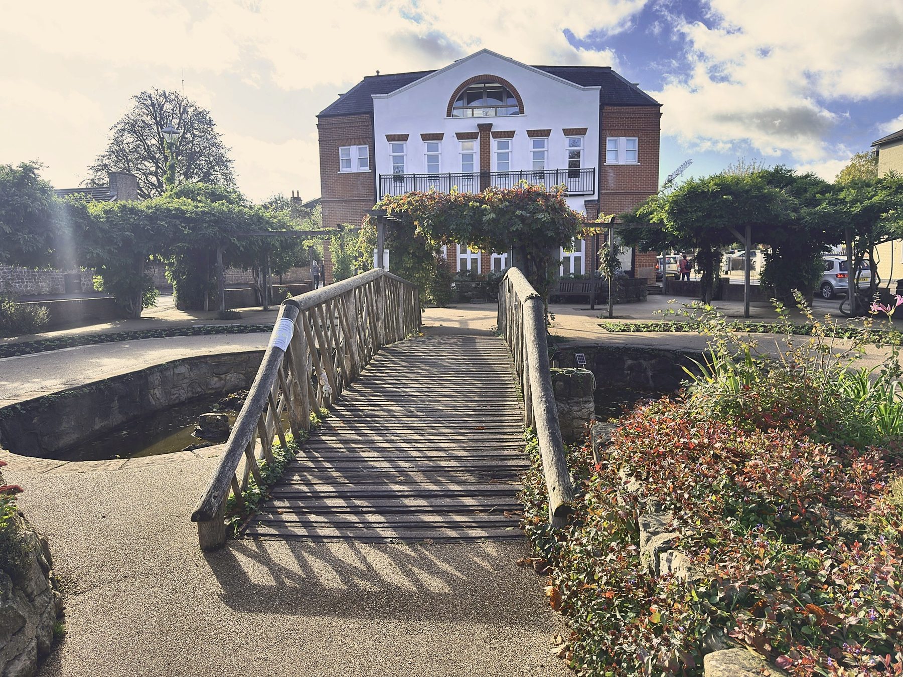 The Vine Gardens bridge